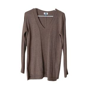 Old Navy V-Neck Sweater Top in Brown Color, perfect with leggings